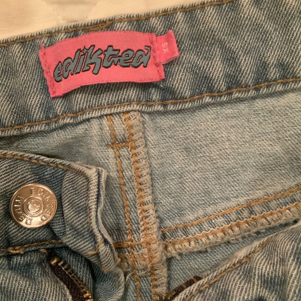 NWOT Edikted Raelynn Washed Low Rise Jeans - Picture 3 of 5